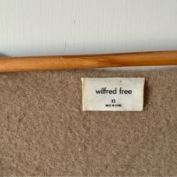 Wilfred Free Relaxed V-Neck Sweater in Beige - Picture 6 of 8